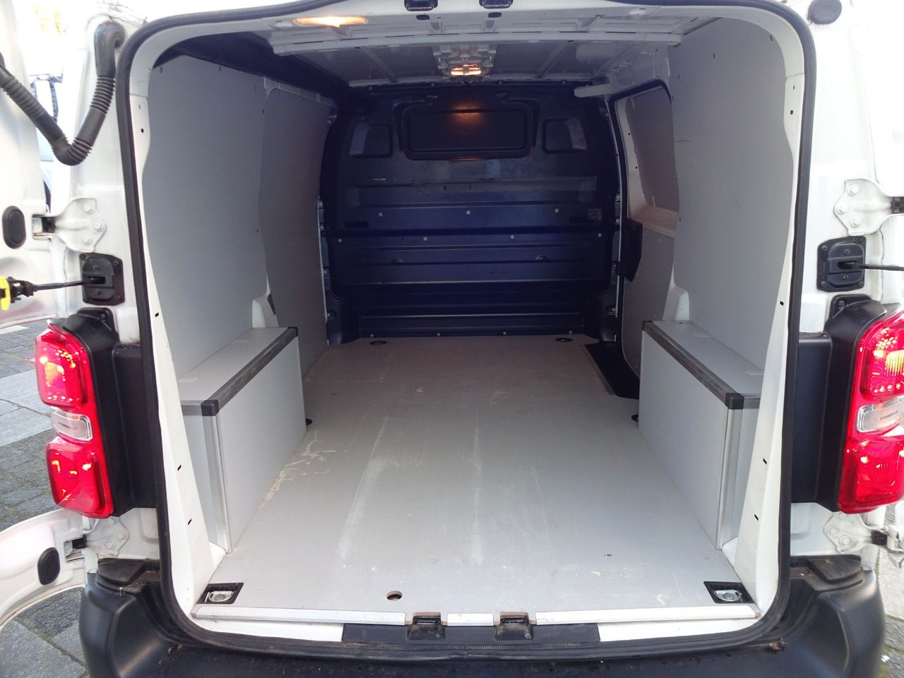 Leasing  Opel 50 x Vivaro Kasten, L1H1, Klima, PDC Opel 50 x Vivaro Kasten, L1H1, Klima, PDC: kuva Leasing  Opel 50 x Vivaro Kasten, L1H1, Klima, PDC Opel 50 x Vivaro Kasten, L1H1, Klima, PDC
