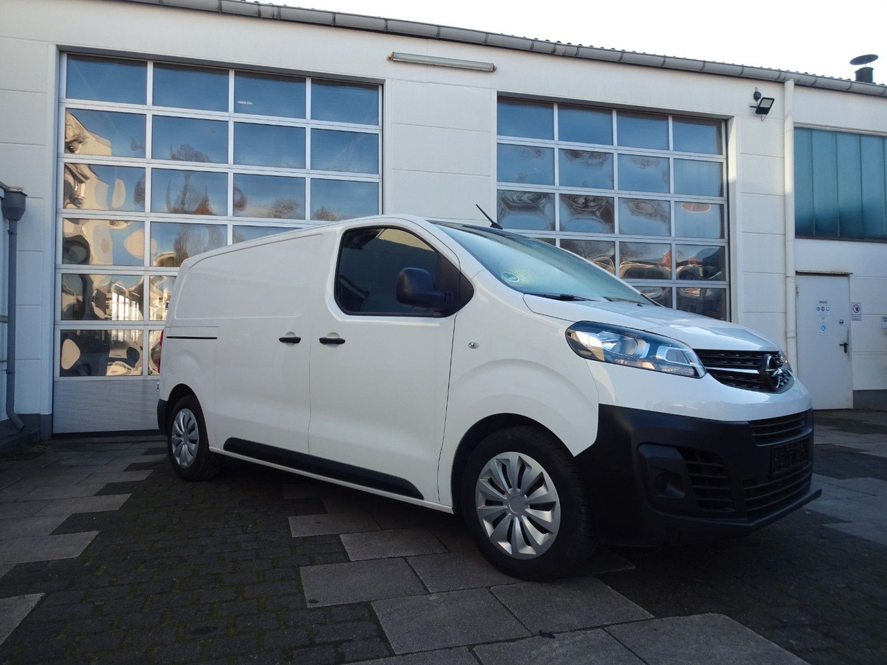 Opel 50 x Vivaro Kasten L1H1, Klima, PDC, Tempomat - Pieni pakettiauto: kuva Opel 50 x Vivaro Kasten L1H1, Klima, PDC, Tempomat - Pieni pakettiauto Opel 50 x Vivaro Kasten L1H1, Klima, PDC, Tempomat - Pieni pakettiauto: kuva Opel 50 x Vivaro Kasten L1H1, Klima, PDC, Tempomat - Pieni pakettiauto