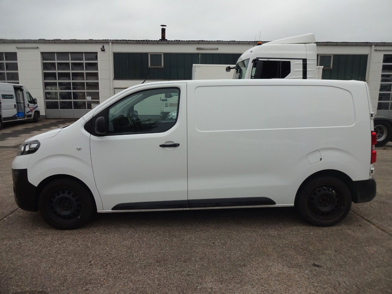 Opel Vivaro Kasten L1H1, Klima, PDC, - Pieni pakettiauto: kuva Opel Vivaro Kasten L1H1, Klima, PDC, - Pieni pakettiauto Opel Vivaro Kasten L1H1, Klima, PDC, - Pieni pakettiauto: kuva Opel Vivaro Kasten L1H1, Klima, PDC, - Pieni pakettiauto