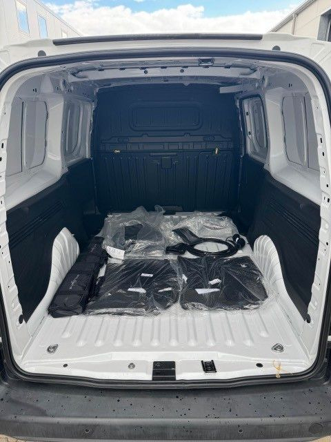Peugeot Partner Premium Elektro L3H1, 100 kW - Pikkubussi, Sähköpakettiauto: kuva Peugeot Partner Premium Elektro L3H1, 100 kW - Pikkubussi, Sähköpakettiauto Peugeot Partner Premium Elektro L3H1, 100 kW - Pikkubussi, Sähköpakettiauto: kuva Peugeot Partner Premium Elektro L3H1, 100 kW - Pikkubussi, Sähköpakettiauto