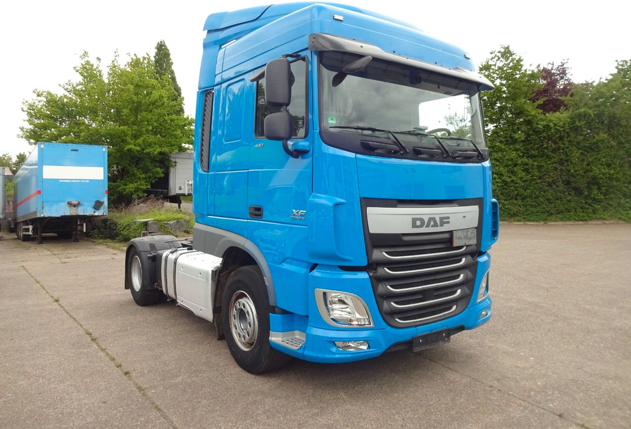 DAF XF 440, SC, Klima, 2 x Tank, Intarder, - Vetopöytäauto: kuva DAF XF 440, SC, Klima, 2 x Tank, Intarder, - Vetopöytäauto DAF XF 440, SC, Klima, 2 x Tank, Intarder, - Vetopöytäauto: kuva DAF XF 440, SC, Klima, 2 x Tank, Intarder, - Vetopöytäauto