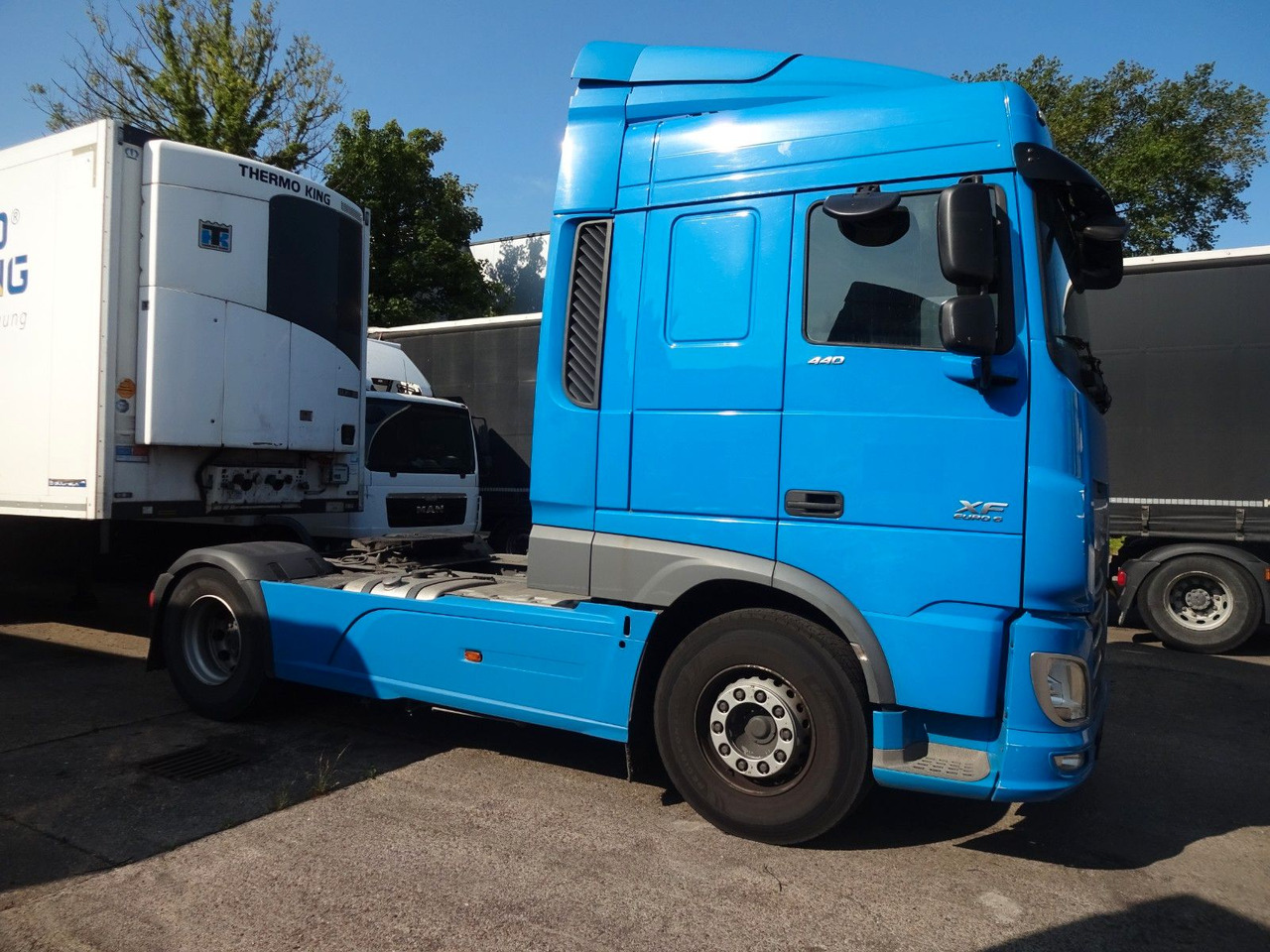 DAF XF 440, SC, Klima, 2 x Tank, Intarder, Standklim - Vetopöytäauto: kuva DAF XF 440, SC, Klima, 2 x Tank, Intarder, Standklim - Vetopöytäauto DAF XF 440, SC, Klima, 2 x Tank, Intarder, Standklim - Vetopöytäauto: kuva DAF XF 440, SC, Klima, 2 x Tank, Intarder, Standklim - Vetopöytäauto