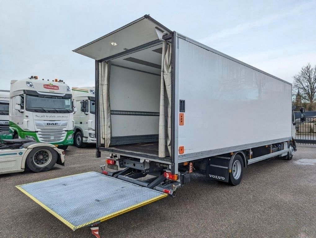 Volvo FL 210, 12tn., Isolirt, Autom, wie neu - Umpikori kuorma-auto: kuva Volvo FL 210, 12tn., Isolirt, Autom, wie neu - Umpikori kuorma-auto Volvo FL 210, 12tn., Isolirt, Autom, wie neu - Umpikori kuorma-auto: kuva Volvo FL 210, 12tn., Isolirt, Autom, wie neu - Umpikori kuorma-auto