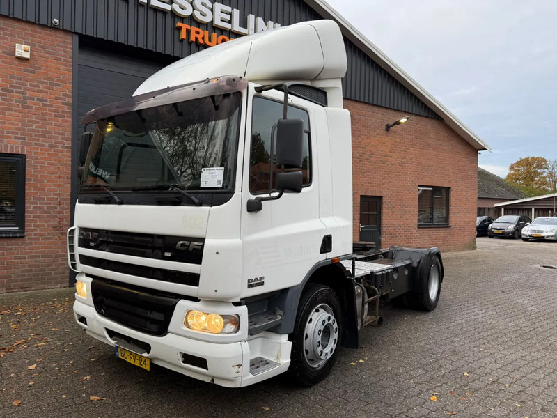 DAF CF 75.250 Handgeschakeld/Manual EURO 3 - Vetopöytäauto: kuva DAF CF 75.250 Handgeschakeld/Manual EURO 3 - Vetopöytäauto DAF CF 75.250 Handgeschakeld/Manual EURO 3 - Vetopöytäauto: kuva DAF CF 75.250 Handgeschakeld/Manual EURO 3 - Vetopöytäauto