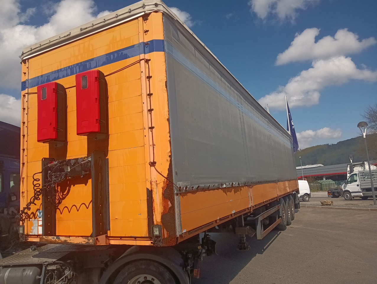 Kögel SN24BORDWANDSIDER EDSCHA BPW Disc Lift Portaltür - Pressukapellipuoliperävaunu: kuva Kögel SN24BORDWANDSIDER EDSCHA BPW Disc Lift Portaltür - Pressukapellipuoliperävaunu Kögel SN24BORDWANDSIDER EDSCHA BPW Disc Lift Portaltür - Pressukapellipuoliperävaunu: kuva Kögel SN24BORDWANDSIDER EDSCHA BPW Disc Lift Portaltür - Pressukapellipuoliperävaunu