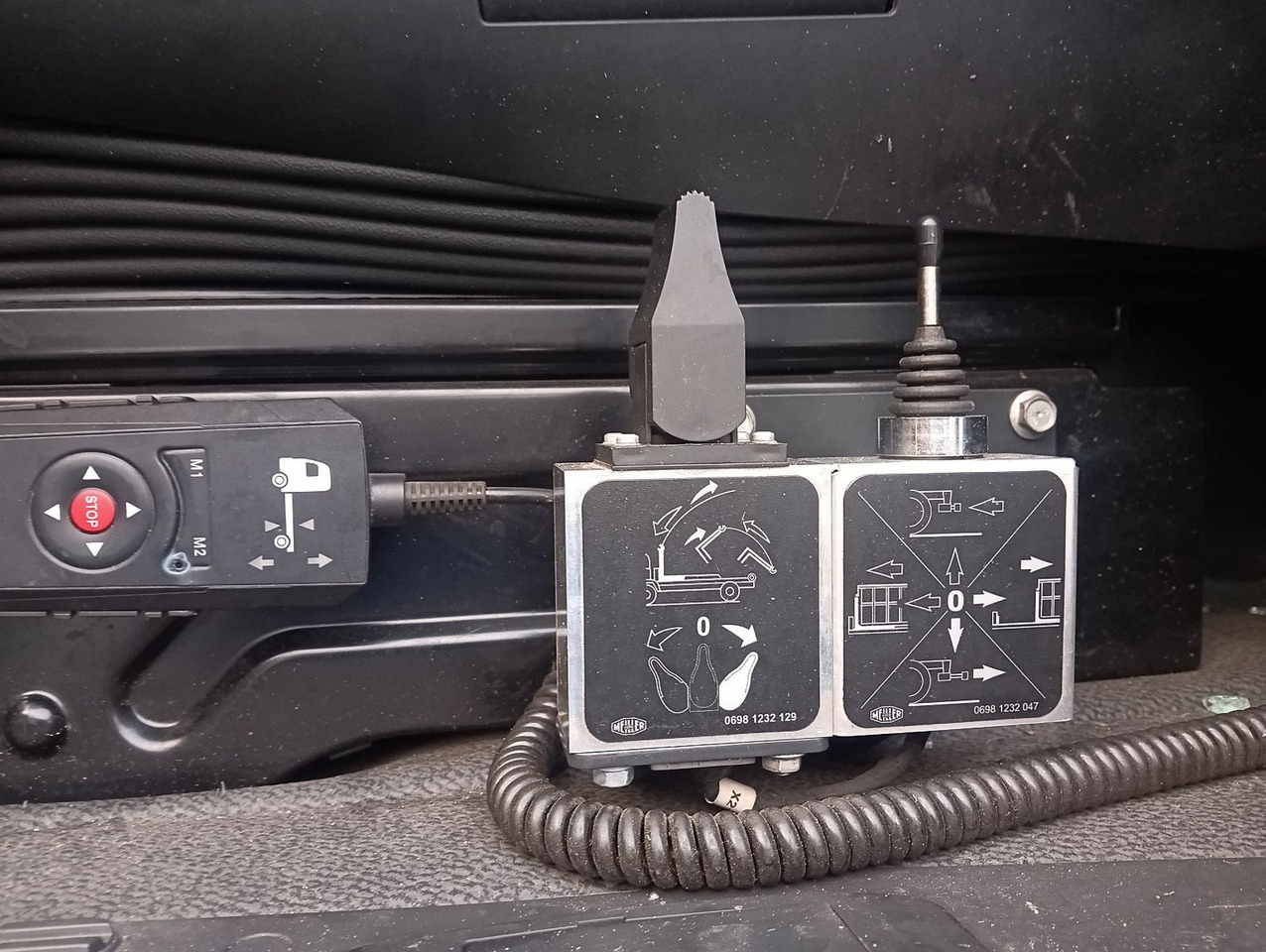 Mercedes-Benz ACTROS 2651 MP5 6x2 MEILLER RETARDER LENKACHS - Koukkulava kuorma-auto: kuva Mercedes-Benz ACTROS 2651 MP5 6x2 MEILLER RETARDER LENKACHS - Koukkulava kuorma-auto Mercedes-Benz ACTROS 2651 MP5 6x2 MEILLER RETARDER LENKACHS - Koukkulava kuorma-auto: kuva Mercedes-Benz ACTROS 2651 MP5 6x2 MEILLER RETARDER LENKACHS - Koukkulava kuorma-auto