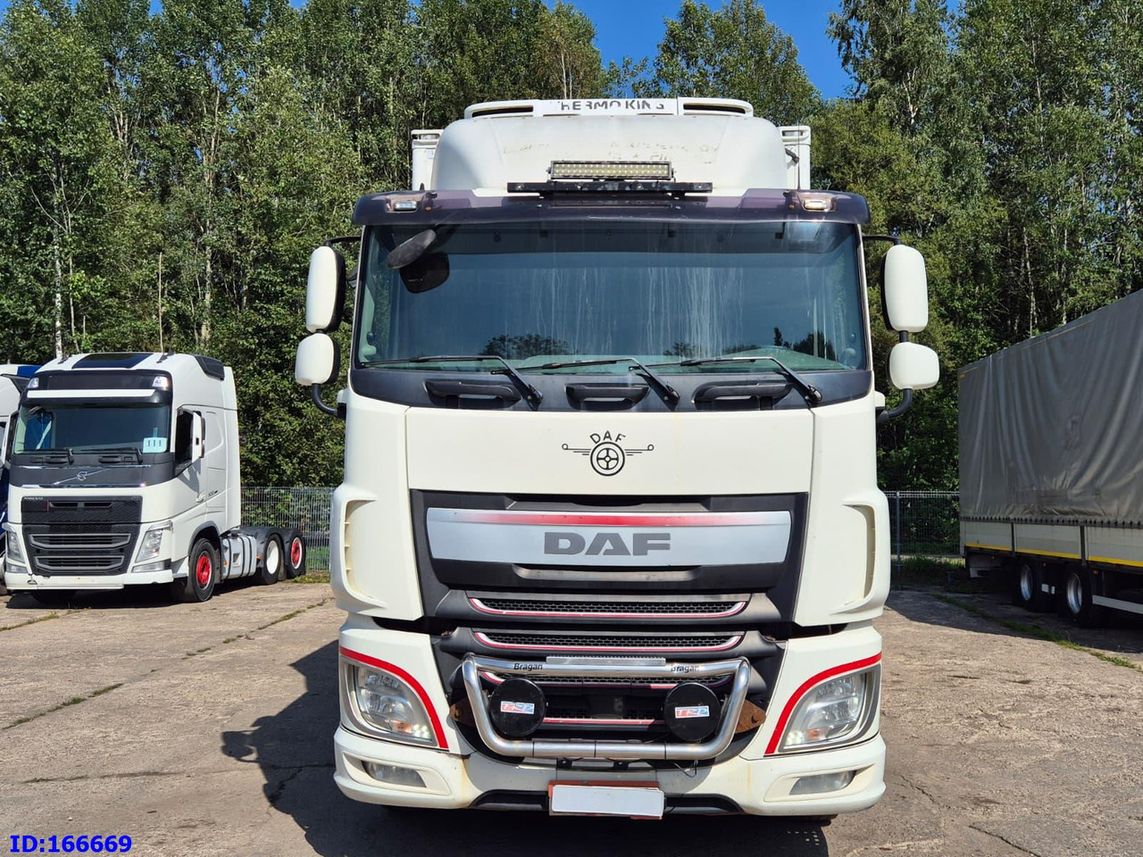 DAF XF 106.460 FAR 6X2 Euro6 - Refrigeraattori kuorma-auto: kuva DAF XF 106.460 FAR 6X2 Euro6 - Refrigeraattori kuorma-auto DAF XF 106.460 FAR 6X2 Euro6 - Refrigeraattori kuorma-auto: kuva DAF XF 106.460 FAR 6X2 Euro6 - Refrigeraattori kuorma-auto