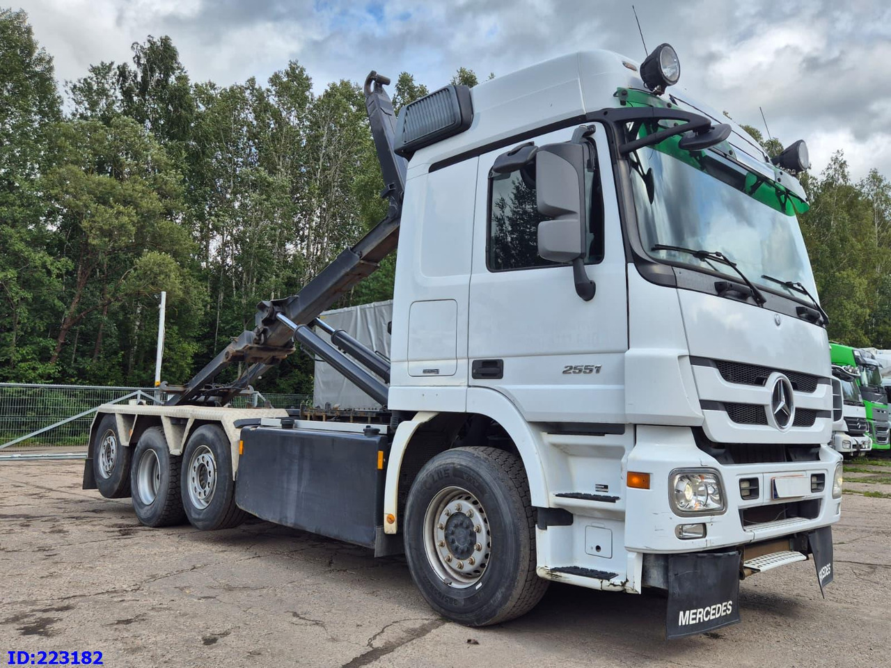 MERCEDES-BENZ Actros 2551 8x2 V8 Retarder - Koukkulava kuorma-auto: kuva MERCEDES-BENZ Actros 2551 8x2 V8 Retarder - Koukkulava kuorma-auto MERCEDES-BENZ Actros 2551 8x2 V8 Retarder - Koukkulava kuorma-auto: kuva MERCEDES-BENZ Actros 2551 8x2 V8 Retarder - Koukkulava kuorma-auto