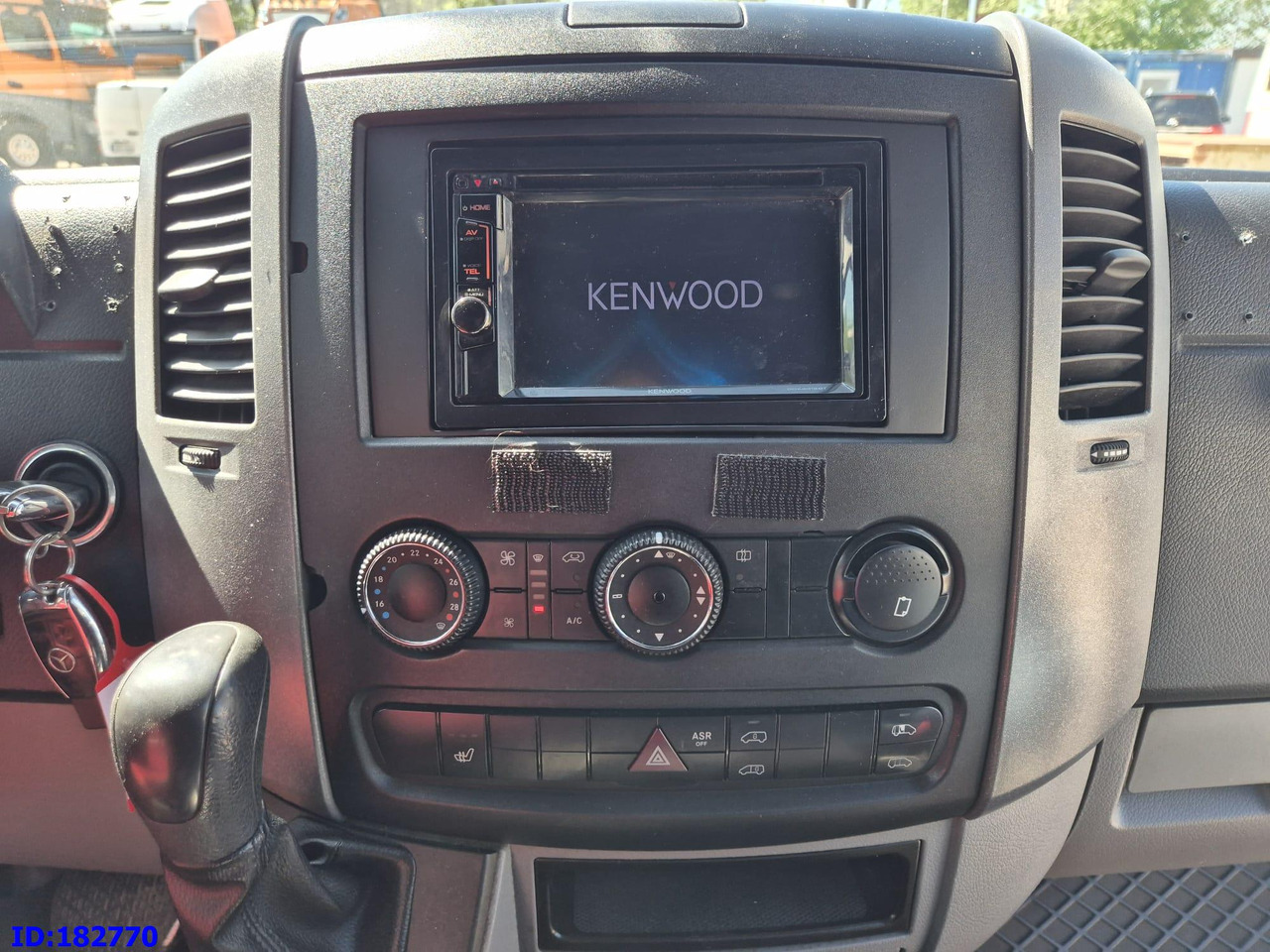 Minibussi, Pikkubussi MERCEDES-BENZ Sprinter 319 VIP Euro5: kuva Minibussi, Pikkubussi MERCEDES-BENZ Sprinter 319 VIP Euro5