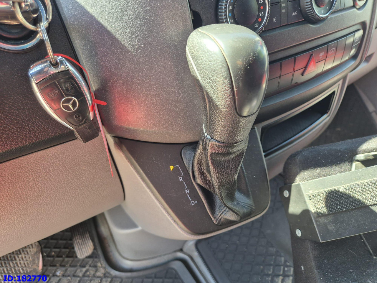 Minibussi, Pikkubussi MERCEDES-BENZ Sprinter 319 VIP Euro5: kuva Minibussi, Pikkubussi MERCEDES-BENZ Sprinter 319 VIP Euro5