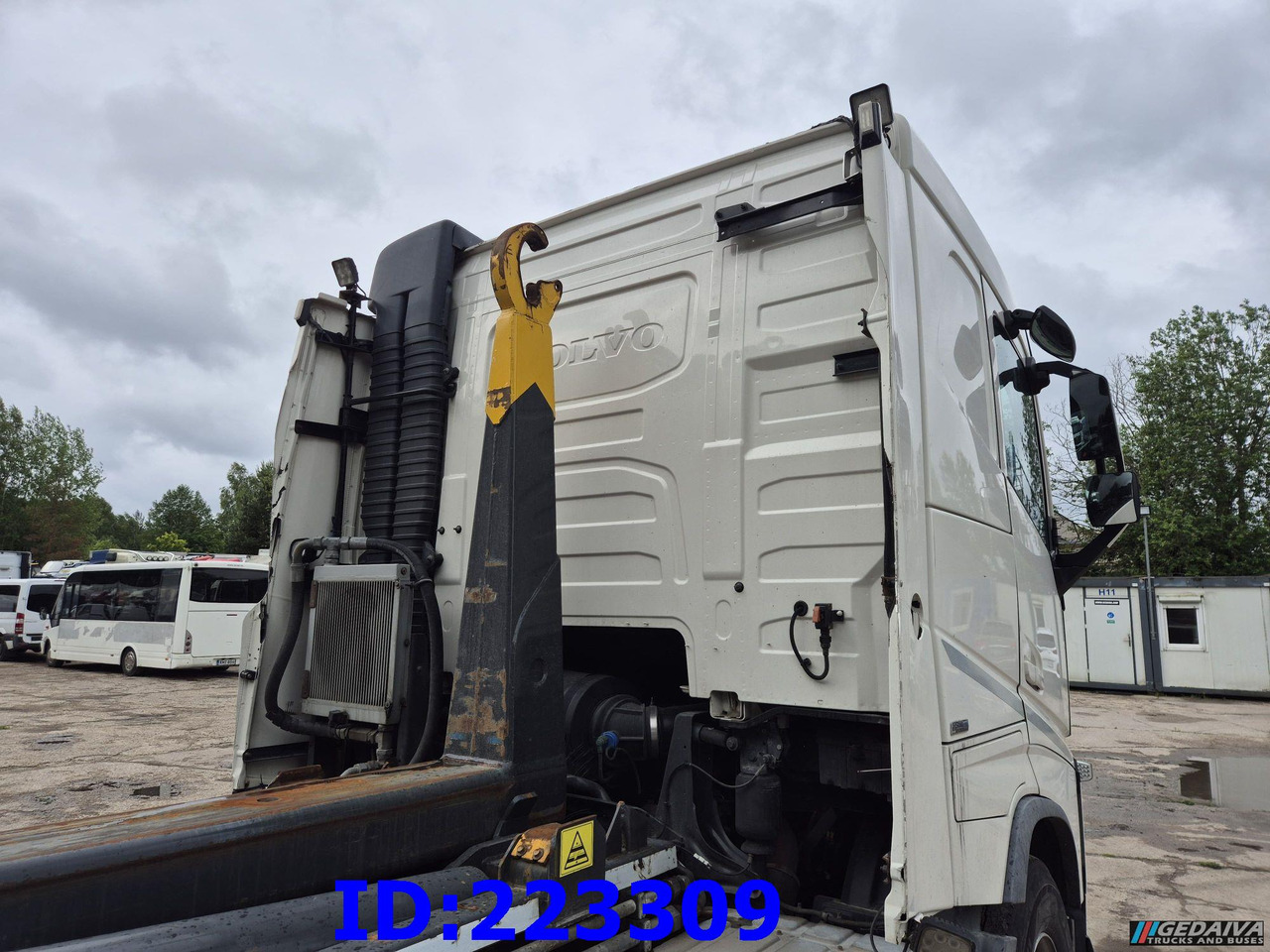 VOLVO FH13 540HP 8x2 Hook lift (2axles steering - 2 axles lifting) - Koukkulava kuorma-auto: kuva VOLVO FH13 540HP 8x2 Hook lift (2axles steering - 2 axles lifting) - Koukkulava kuorma-auto VOLVO FH13 540HP 8x2 Hook lift (2axles steering - 2 axles lifting) - Koukkulava kuorma-auto: kuva VOLVO FH13 540HP 8x2 Hook lift (2axles steering - 2 axles lifting) - Koukkulava kuorma-auto