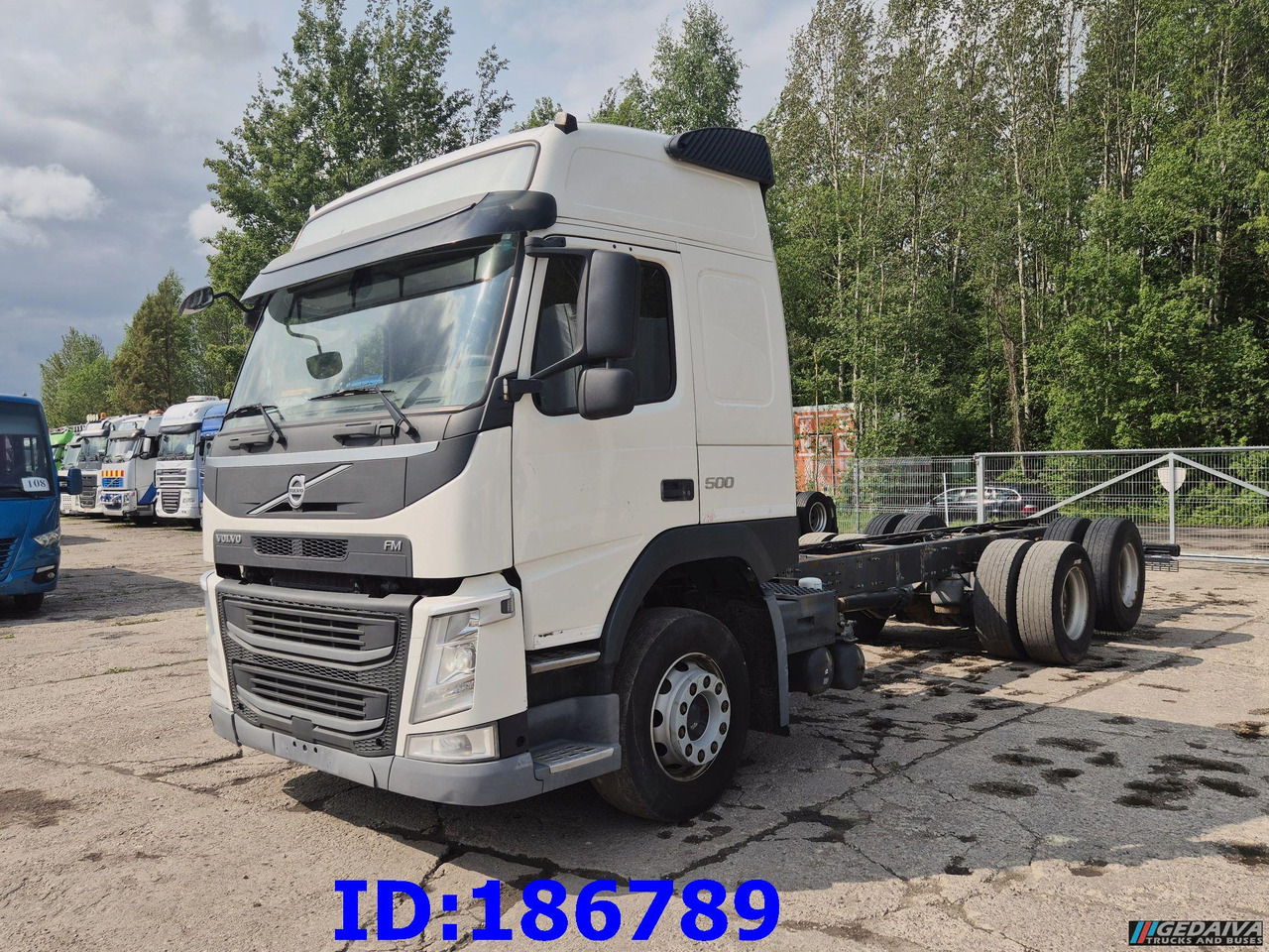 VOLVO FM13 500HP 6x2 - Kuorma-auto alusta: kuva VOLVO FM13 500HP 6x2 - Kuorma-auto alusta VOLVO FM13 500HP 6x2 - Kuorma-auto alusta: kuva VOLVO FM13 500HP 6x2 - Kuorma-auto alusta
