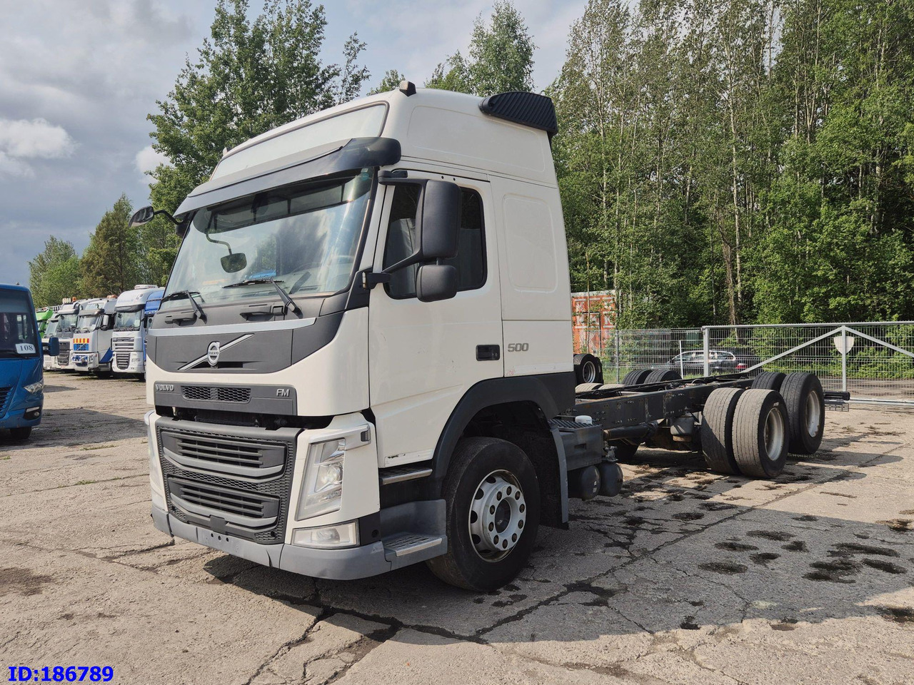 VOLVO FM13 500HP 6x2 - Kuorma-auto alusta: kuva VOLVO FM13 500HP 6x2 - Kuorma-auto alusta VOLVO FM13 500HP 6x2 - Kuorma-auto alusta: kuva VOLVO FM13 500HP 6x2 - Kuorma-auto alusta