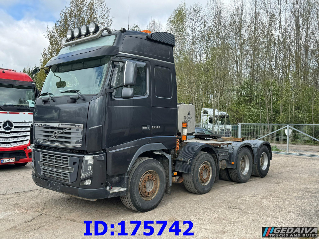 Vetopöytäauto VOLVO FH16  660HP  8x4: kuva Vetopöytäauto VOLVO FH16  660HP  8x4