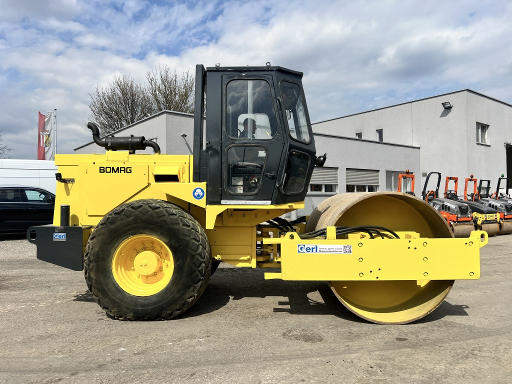 JCB Vibromax W 1402 D (111489) - Tiivistyskone: kuva JCB Vibromax W 1402 D (111489) - Tiivistyskone JCB Vibromax W 1402 D (111489) - Tiivistyskone: kuva JCB Vibromax W 1402 D (111489) - Tiivistyskone