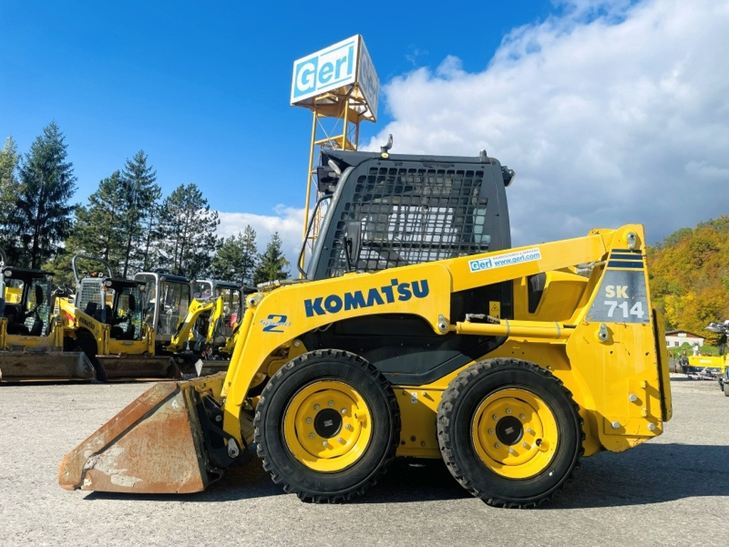 Komatsu SK714 (4077) - Liukuohjattu kuormaaja: kuva Komatsu SK714 (4077) - Liukuohjattu kuormaaja Komatsu SK714 (4077) - Liukuohjattu kuormaaja: kuva Komatsu SK714 (4077) - Liukuohjattu kuormaaja