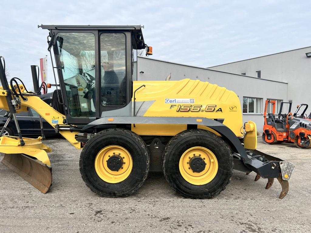 New Holland F 156.6 A (111441) - Tiehöylä: kuva New Holland F 156.6 A (111441) - Tiehöylä New Holland F 156.6 A (111441) - Tiehöylä: kuva New Holland F 156.6 A (111441) - Tiehöylä