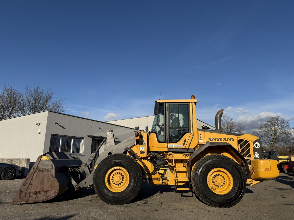 Volvo L 90 F (111773) - Pyöräkuormaaja: kuva Volvo L 90 F (111773) - Pyöräkuormaaja Volvo L 90 F (111773) - Pyöräkuormaaja: kuva Volvo L 90 F (111773) - Pyöräkuormaaja