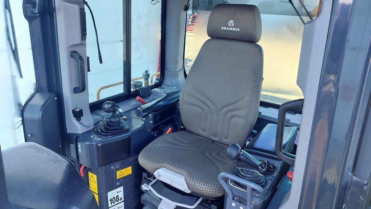 Komatsu D65PX-18 - Puskutraktori: kuva Komatsu D65PX-18 - Puskutraktori Komatsu D65PX-18 - Puskutraktori: kuva Komatsu D65PX-18 - Puskutraktori