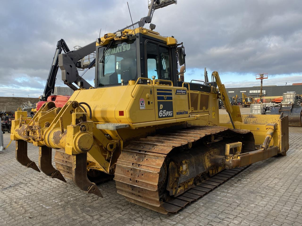 Komatsu D65PXI-18 - Puskutraktori: kuva Komatsu D65PXI-18 - Puskutraktori Komatsu D65PXI-18 - Puskutraktori: kuva Komatsu D65PXI-18 - Puskutraktori