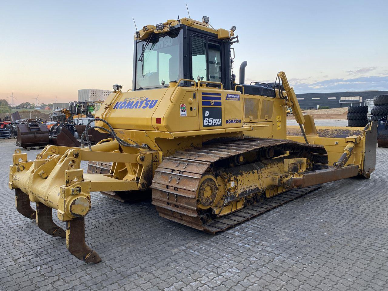 Komatsu D65PXI-18EO - Puskutraktori: kuva Komatsu D65PXI-18EO - Puskutraktori Komatsu D65PXI-18EO - Puskutraktori: kuva Komatsu D65PXI-18EO - Puskutraktori