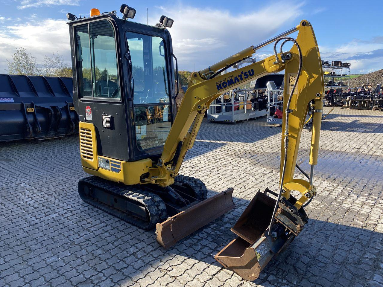 Komatsu PC16R-3HS - Minikuormaaja: kuva Komatsu PC16R-3HS - Minikuormaaja Komatsu PC16R-3HS - Minikuormaaja: kuva Komatsu PC16R-3HS - Minikuormaaja