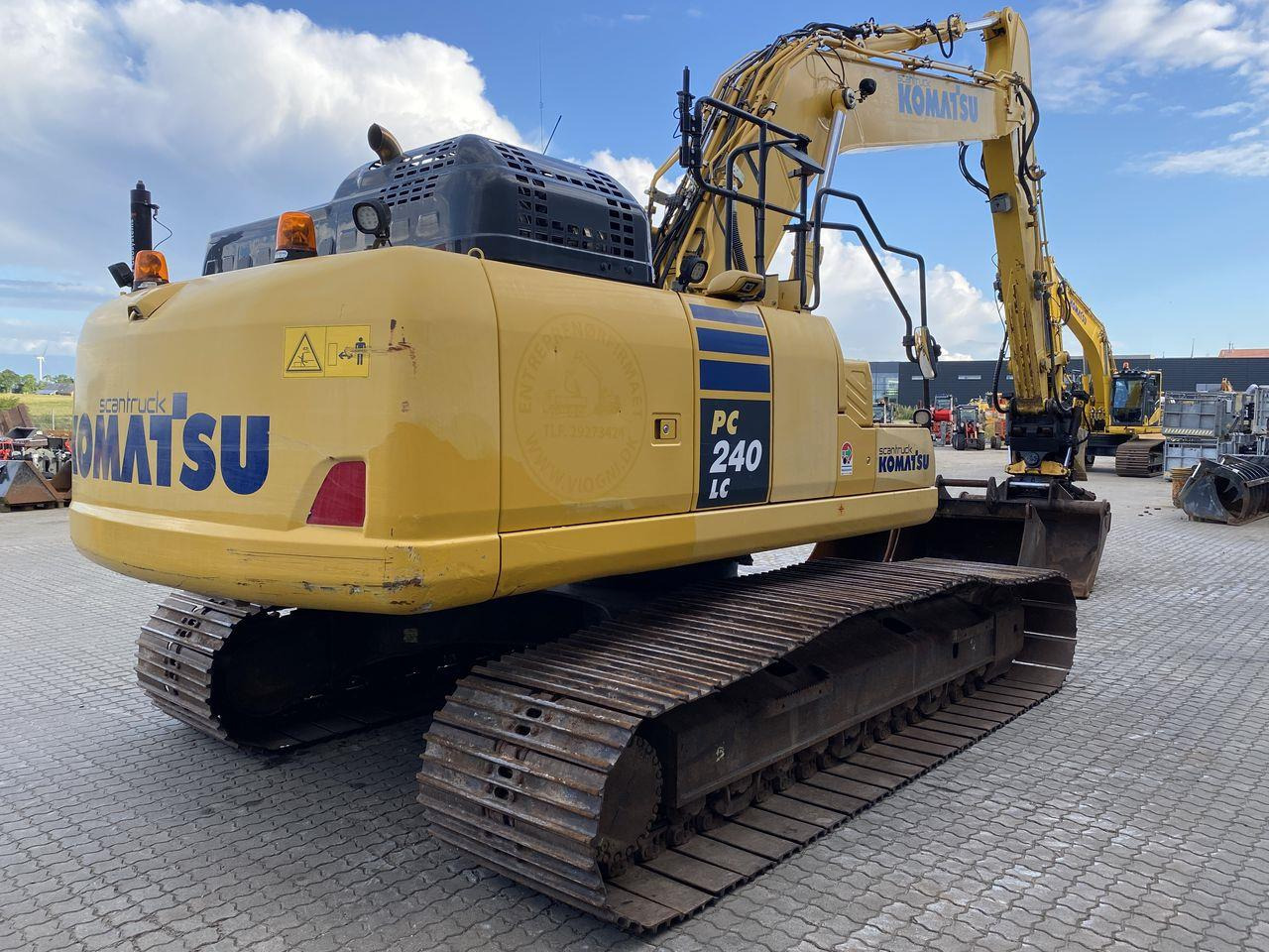 Komatsu PC240LC-11 - Telakaivukone: kuva Komatsu PC240LC-11 - Telakaivukone Komatsu PC240LC-11 - Telakaivukone: kuva Komatsu PC240LC-11 - Telakaivukone