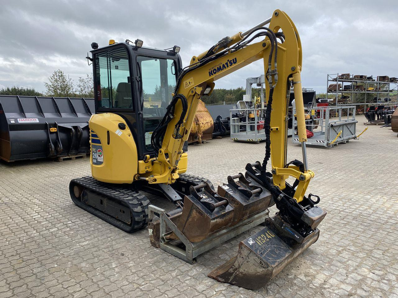 Komatsu PC26MR-3 - Minikuormaaja: kuva Komatsu PC26MR-3 - Minikuormaaja Komatsu PC26MR-3 - Minikuormaaja: kuva Komatsu PC26MR-3 - Minikuormaaja