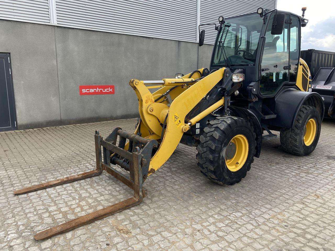 Komatsu WA100M-7 - Pienkuormaaja: kuva Komatsu WA100M-7 - Pienkuormaaja Komatsu WA100M-7 - Pienkuormaaja: kuva Komatsu WA100M-7 - Pienkuormaaja