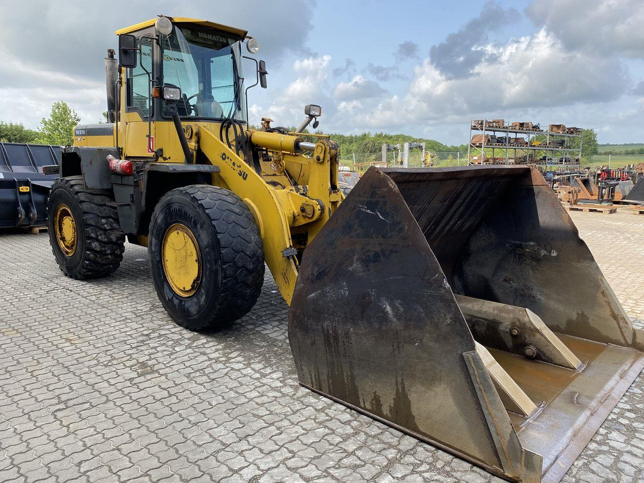 Komatsu WA270-3 - Pyöräkuormaaja: kuva Komatsu WA270-3 - Pyöräkuormaaja Komatsu WA270-3 - Pyöräkuormaaja: kuva Komatsu WA270-3 - Pyöräkuormaaja