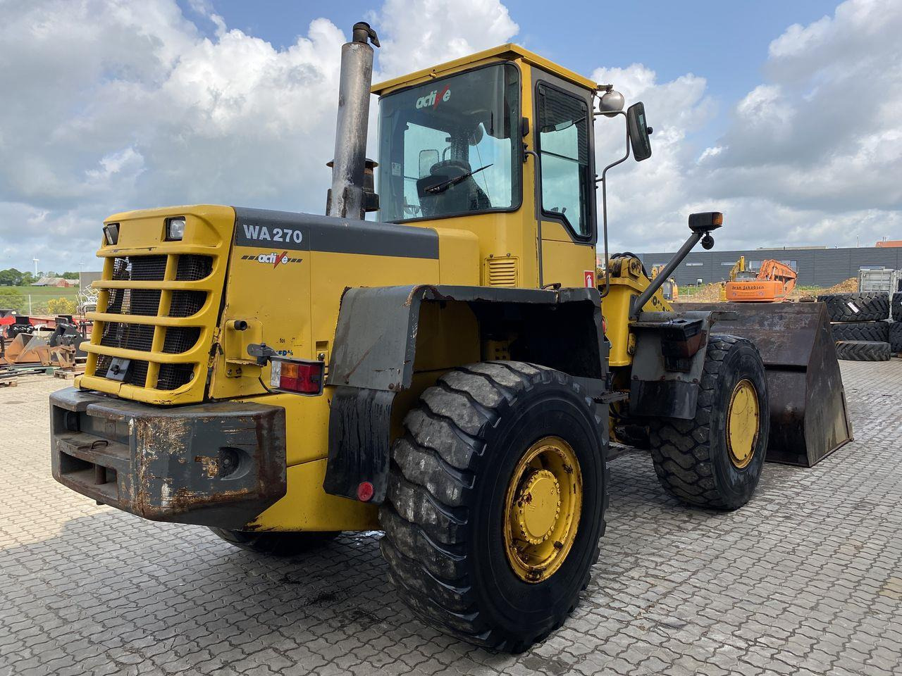 Komatsu WA270-3 - Pyöräkuormaaja: kuva Komatsu WA270-3 - Pyöräkuormaaja Komatsu WA270-3 - Pyöräkuormaaja: kuva Komatsu WA270-3 - Pyöräkuormaaja
