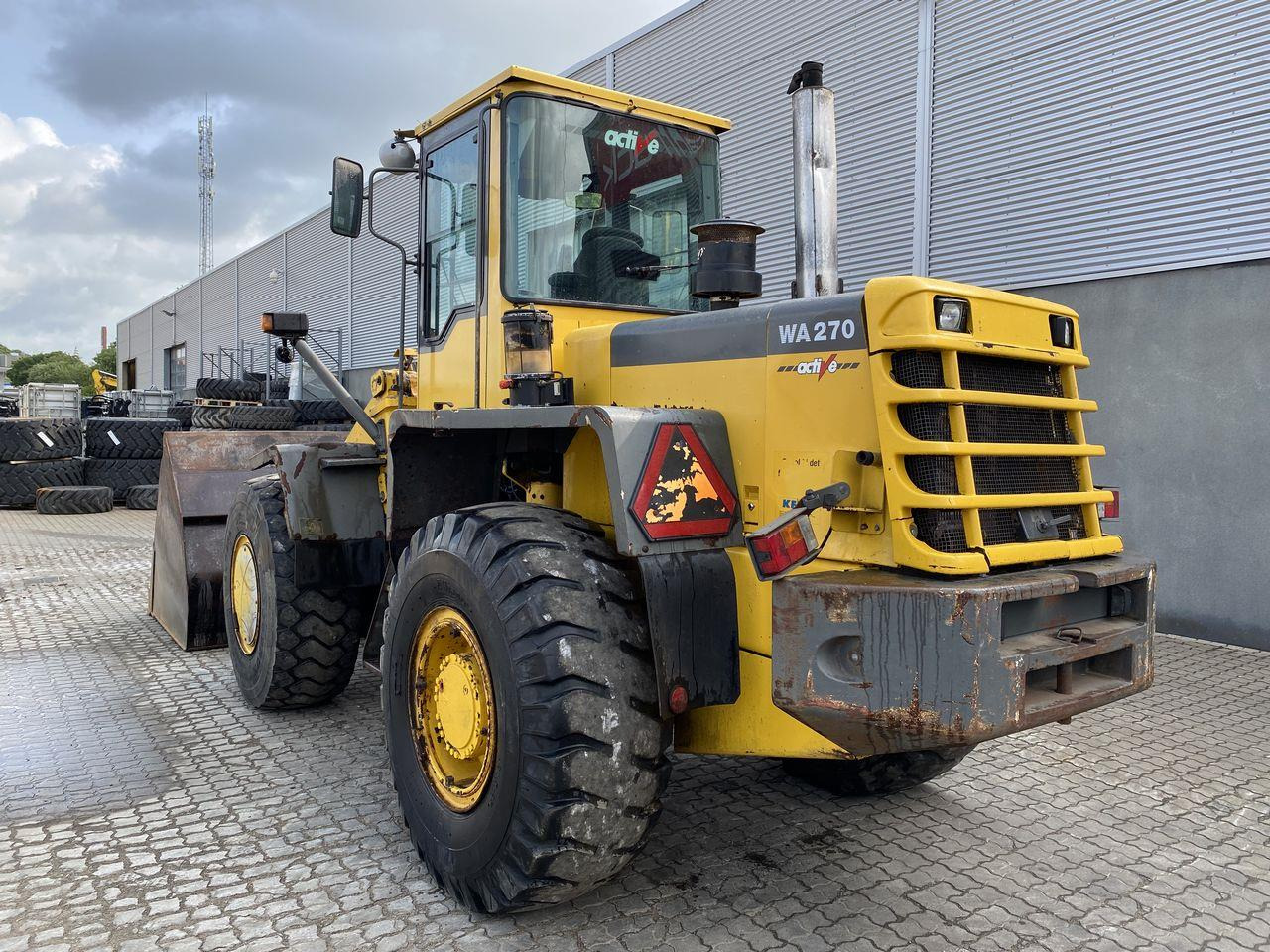 Komatsu WA270-3 - Pyöräkuormaaja: kuva Komatsu WA270-3 - Pyöräkuormaaja Komatsu WA270-3 - Pyöräkuormaaja: kuva Komatsu WA270-3 - Pyöräkuormaaja