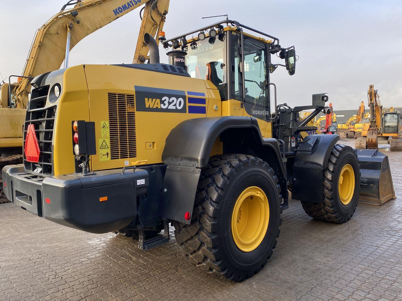 Komatsu WA320-8EO - Pyöräkuormaaja: kuva Komatsu WA320-8EO - Pyöräkuormaaja Komatsu WA320-8EO - Pyöräkuormaaja: kuva Komatsu WA320-8EO - Pyöräkuormaaja