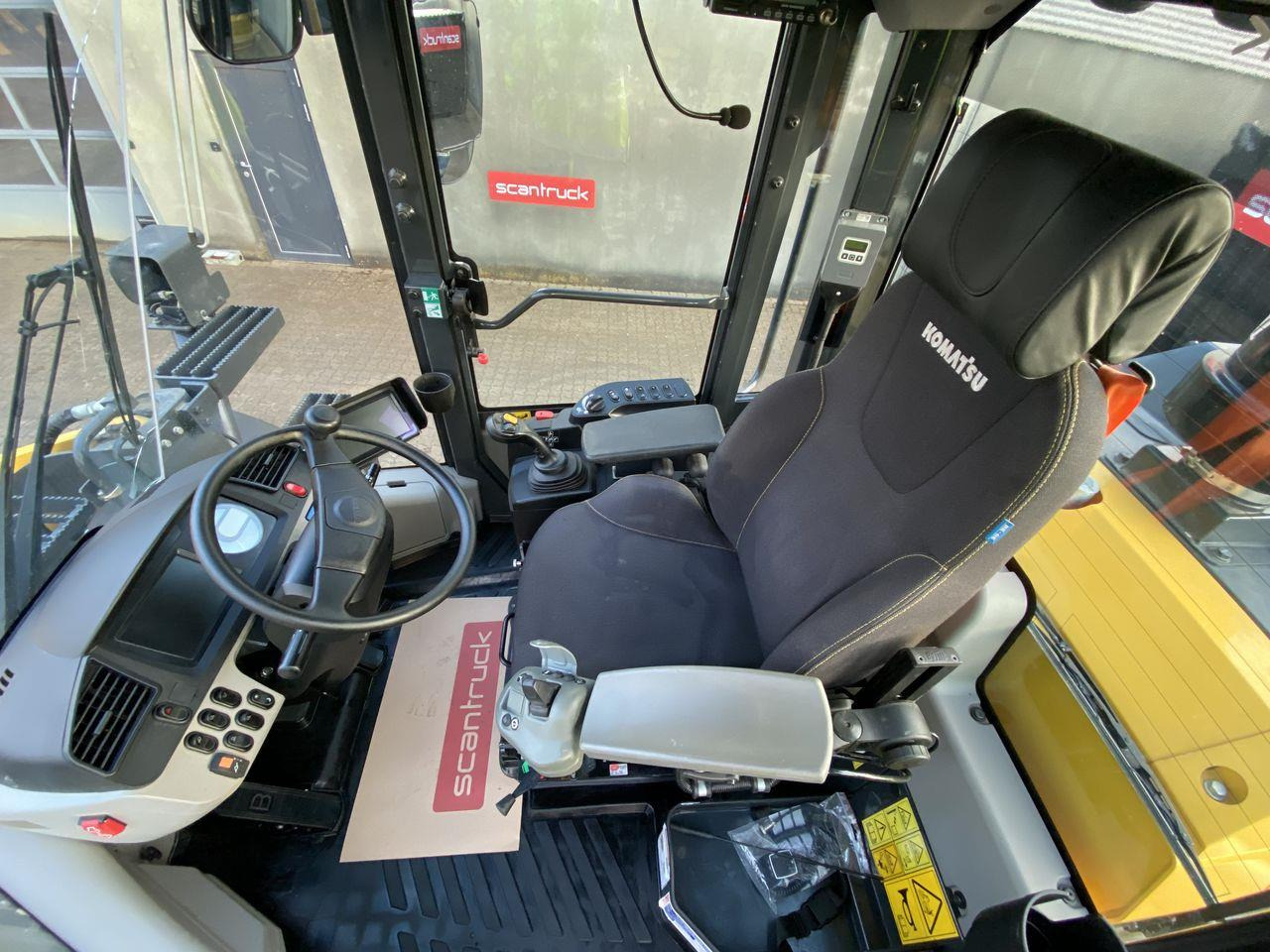 Komatsu WA320-8EO - Pyöräkuormaaja: kuva Komatsu WA320-8EO - Pyöräkuormaaja Komatsu WA320-8EO - Pyöräkuormaaja: kuva Komatsu WA320-8EO - Pyöräkuormaaja