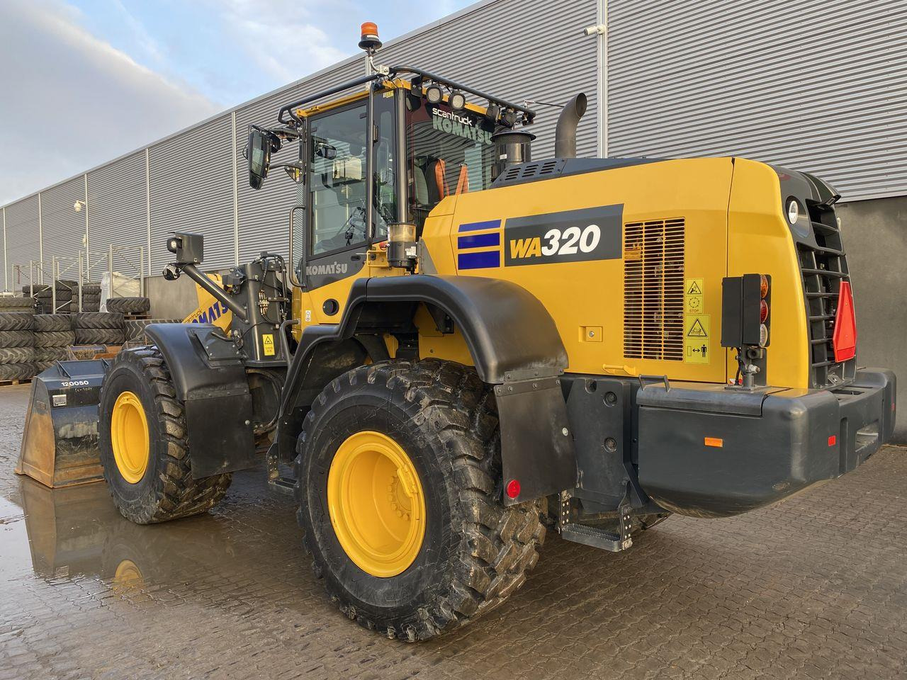 Komatsu WA320-8EO - Pyöräkuormaaja: kuva Komatsu WA320-8EO - Pyöräkuormaaja Komatsu WA320-8EO - Pyöräkuormaaja: kuva Komatsu WA320-8EO - Pyöräkuormaaja
