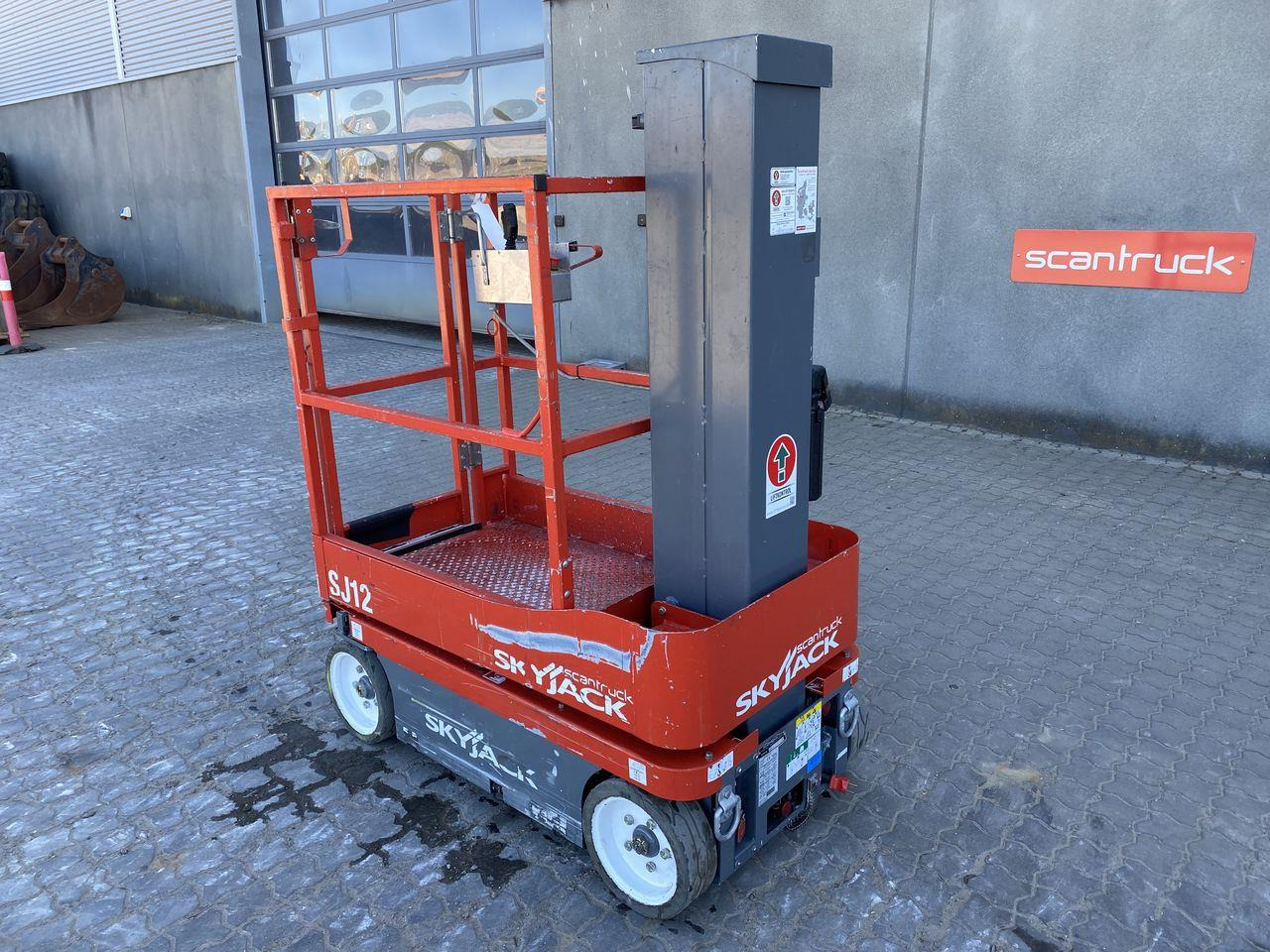 Skyjack SJ12 - Pystymastonostin: kuva Skyjack SJ12 - Pystymastonostin Skyjack SJ12 - Pystymastonostin: kuva Skyjack SJ12 - Pystymastonostin