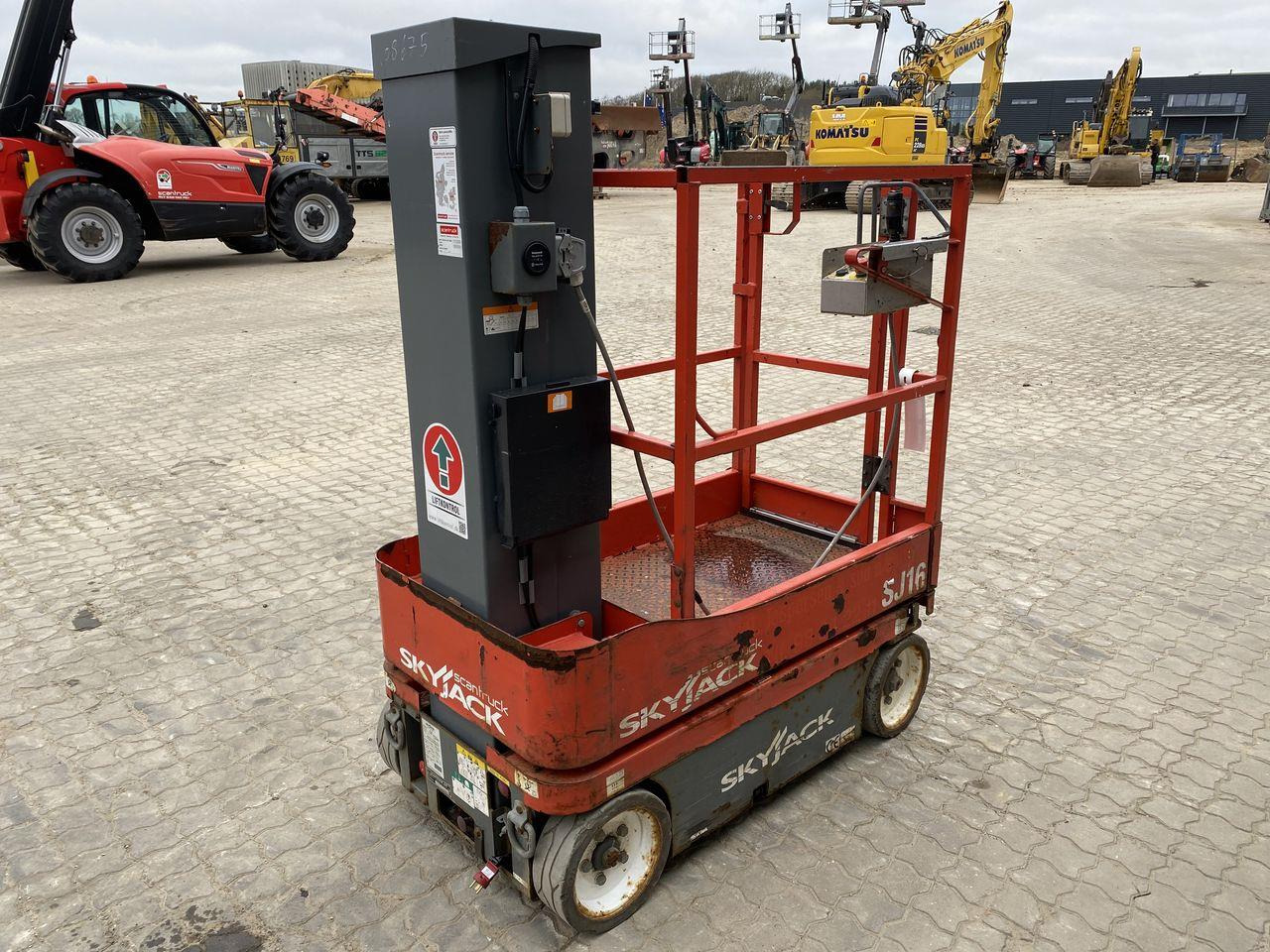 Skyjack SJ16 - Pystymastonostin: kuva Skyjack SJ16 - Pystymastonostin Skyjack SJ16 - Pystymastonostin: kuva Skyjack SJ16 - Pystymastonostin