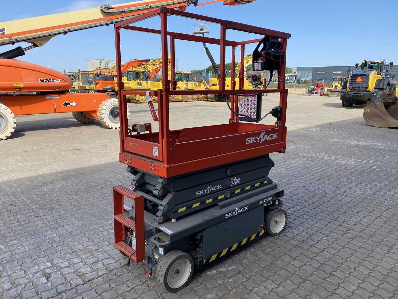 Skyjack SJ3219 - Saksilava: kuva Skyjack SJ3219 - Saksilava Skyjack SJ3219 - Saksilava: kuva Skyjack SJ3219 - Saksilava