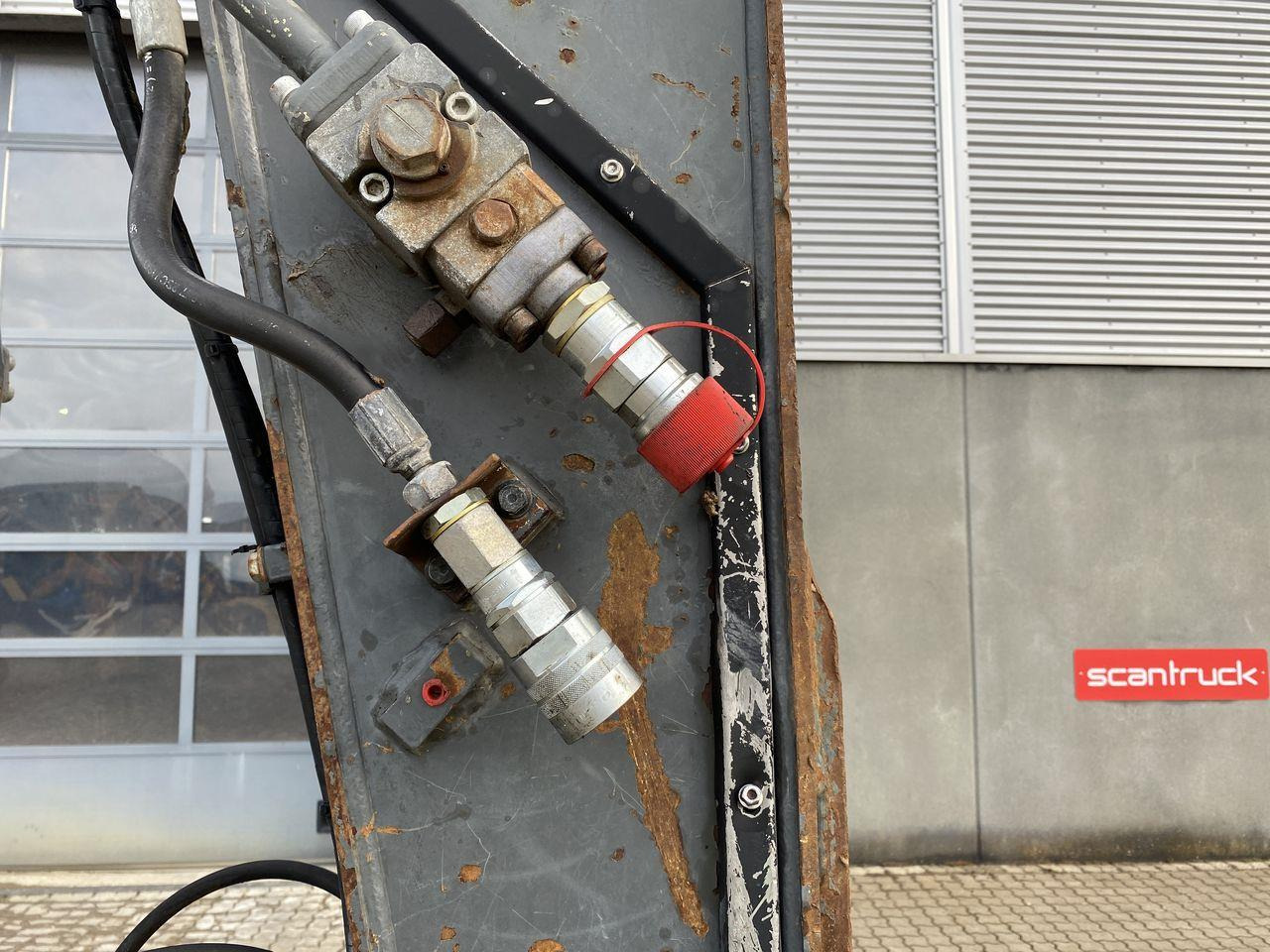 Telakaivukone Volvo EC140: kuva Telakaivukone Volvo EC140 Telakaivukone Volvo EC140: kuva Telakaivukone Volvo EC140