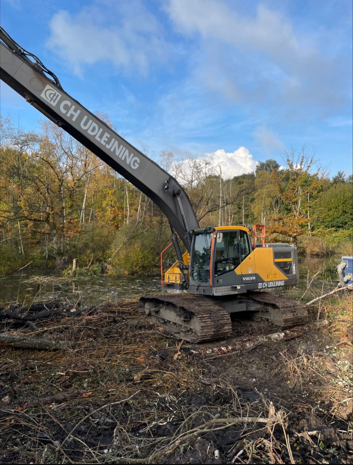 Volvo EC250E LR - Telakaivukone: kuva Volvo EC250E LR - Telakaivukone Volvo EC250E LR - Telakaivukone: kuva Volvo EC250E LR - Telakaivukone
