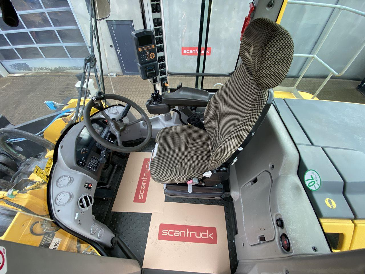 Volvo L220G - Pyöräkuormaaja: kuva Volvo L220G - Pyöräkuormaaja Volvo L220G - Pyöräkuormaaja: kuva Volvo L220G - Pyöräkuormaaja