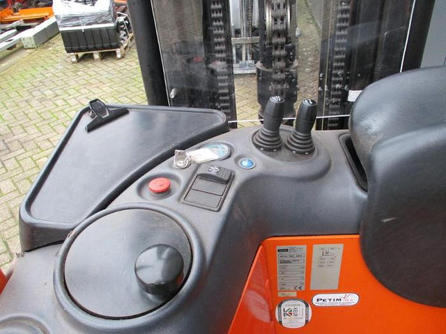 Rocla SST16 TREV 5400 - Pinoamistrukki: kuva Rocla SST16 TREV 5400 - Pinoamistrukki Rocla SST16 TREV 5400 - Pinoamistrukki: kuva Rocla SST16 TREV 5400 - Pinoamistrukki