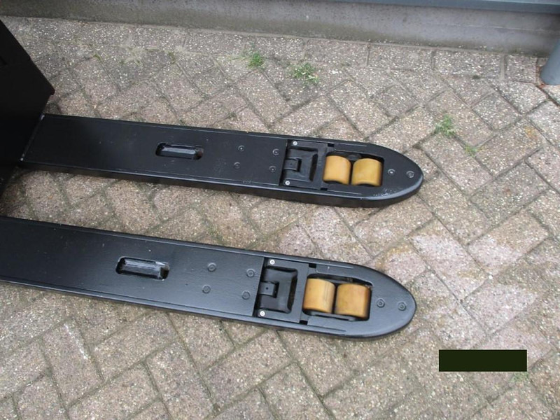 Toyota LPE200 - Haarukkavaunu: kuva Toyota LPE200 - Haarukkavaunu Toyota LPE200 - Haarukkavaunu: kuva Toyota LPE200 - Haarukkavaunu