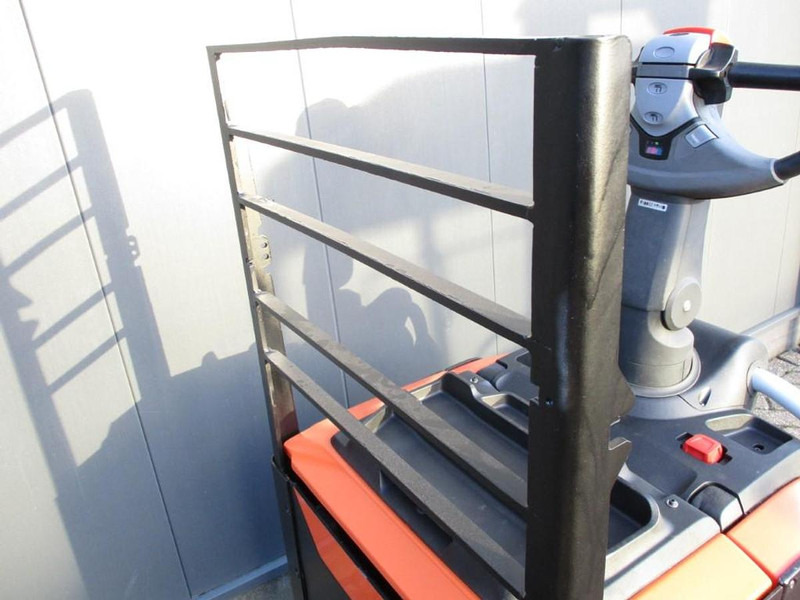 Toyota LPE250 - Haarukkavaunu: kuva Toyota LPE250 - Haarukkavaunu Toyota LPE250 - Haarukkavaunu: kuva Toyota LPE250 - Haarukkavaunu