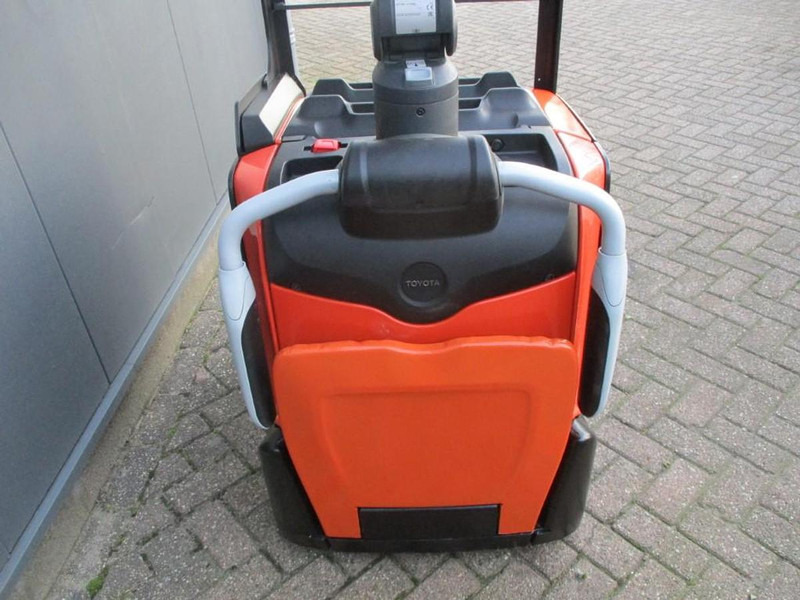 Toyota LPE250 - Haarukkavaunu: kuva Toyota LPE250 - Haarukkavaunu Toyota LPE250 - Haarukkavaunu: kuva Toyota LPE250 - Haarukkavaunu