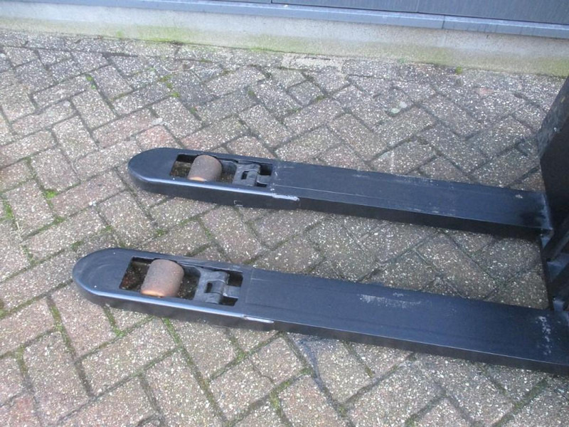 Toyota SWE 080L - Pinoamistrukki: kuva Toyota SWE 080L - Pinoamistrukki Toyota SWE 080L - Pinoamistrukki: kuva Toyota SWE 080L - Pinoamistrukki