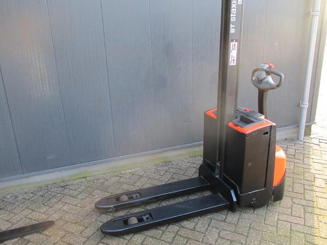 Toyota SWE 080L - Pinoamistrukki: kuva Toyota SWE 080L - Pinoamistrukki Toyota SWE 080L - Pinoamistrukki: kuva Toyota SWE 080L - Pinoamistrukki