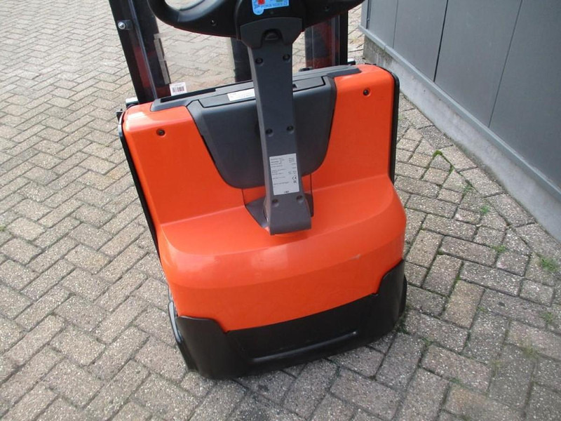 Toyota SWE 100 - Pinoamistrukki: kuva Toyota SWE 100 - Pinoamistrukki Toyota SWE 100 - Pinoamistrukki: kuva Toyota SWE 100 - Pinoamistrukki