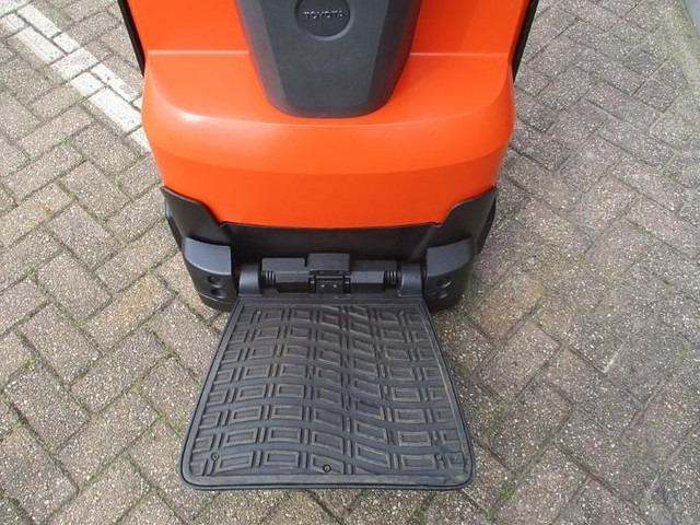 Toyota SWE 120 - Pinoamistrukki: kuva Toyota SWE 120 - Pinoamistrukki Toyota SWE 120 - Pinoamistrukki: kuva Toyota SWE 120 - Pinoamistrukki