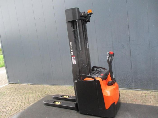 Toyota SWE 160 - Pinoamistrukki: kuva Toyota SWE 160 - Pinoamistrukki Toyota SWE 160 - Pinoamistrukki: kuva Toyota SWE 160 - Pinoamistrukki